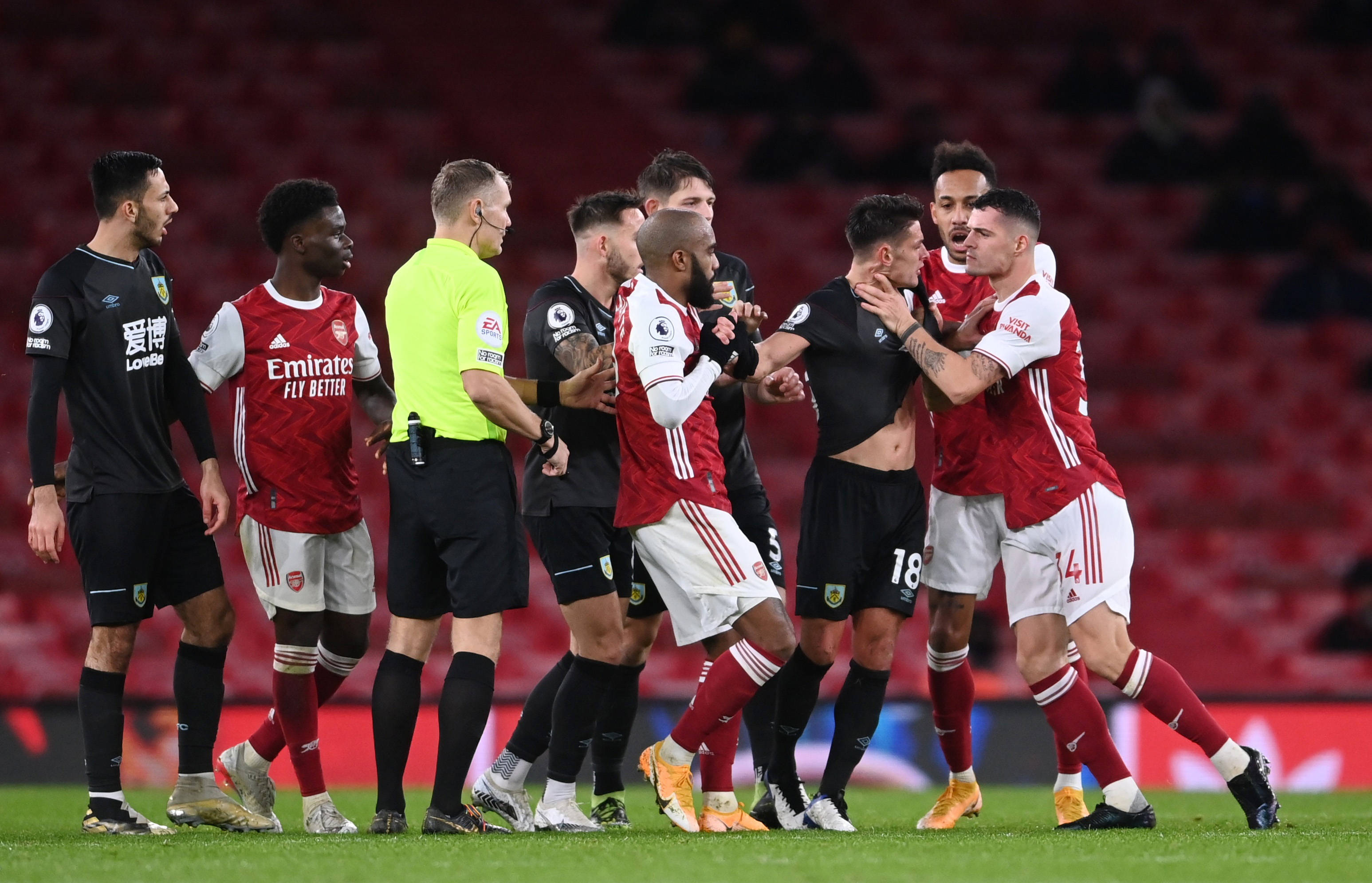 以其坚实的 以其坚实的